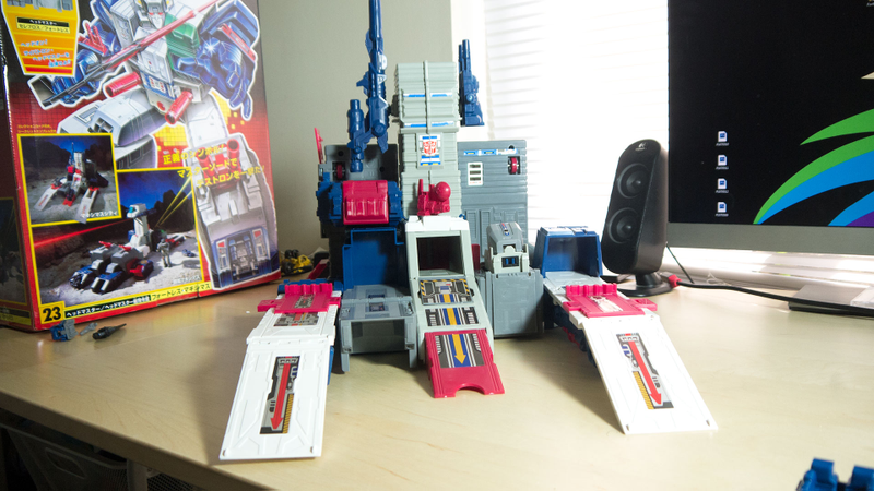 Illustration for article titled The Largest Transformer Ever Made, Until Metroplex Ruins Everthing